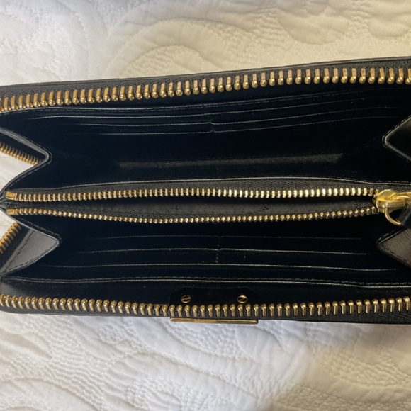 Burberry Embossed Check Signature wallet - Picture 16 of 16